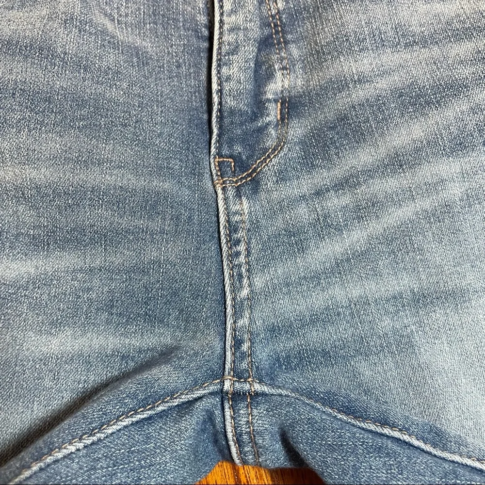 American Eagle distressed super hi-rise jeggings
